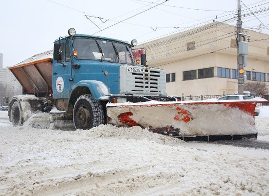 70 снегоуборочных машин ликвидируют последствия снегопада на волгоградских дорогах
